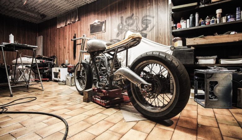 Besoin de plus de place pour vos accessoires moto ? Louez un garde-meuble !