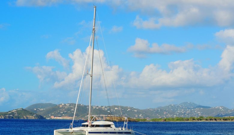 À bord d’un catamaran : quelles activités profiter lors de votre croisière ?