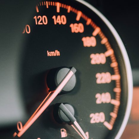 Utiliser sa voiture pour un balai mariage : pourquoi l’assurer pour l’occasion ?