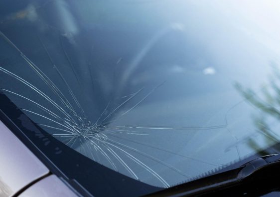 Pare-brise fissuré ou cassé à Nantes : pourquoi agir sans tarder ?