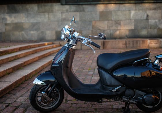Assurance scooter pas chère : astuces concrètes pour payer moins